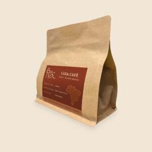 Bolsa de 250 g de café de especialidad BUNA CASA.CAFÉ Brasil · Cerrado Mineiro, vista a tres cuartos