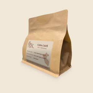 Bolsa de 250 g de café de especialidad BUNA CASA.CAFÉ Perú · Cajamarca, descafeinado, vista a tres cuartos