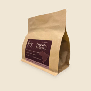 Bolsa de 250 g de café de especialidad BUNA Fazenda Alegría, Brasil · Cerrado Mineiro, vista a tres cuartos